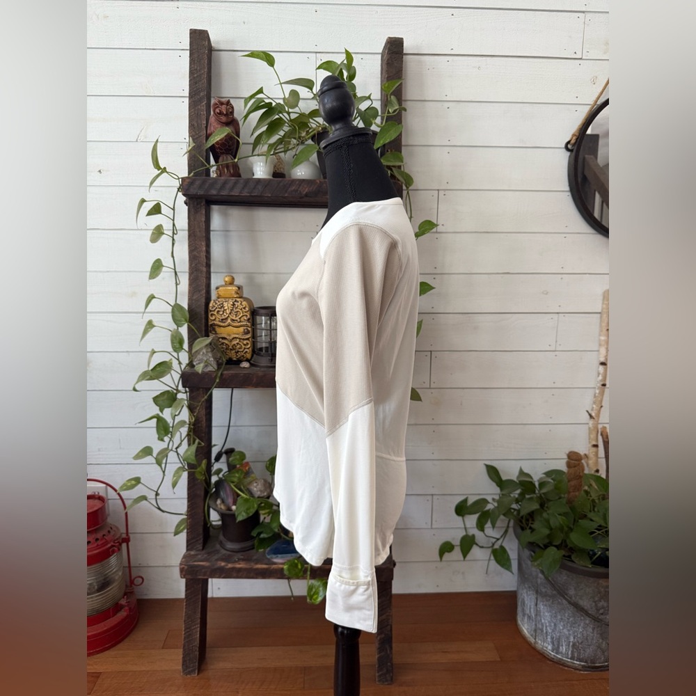 Altra Running Beige and White Long Sleeve Top with Hand Covers - Picture 10 of 17